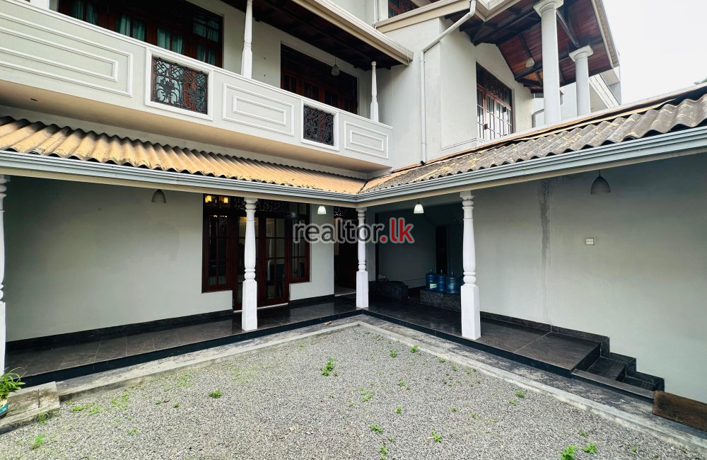 Five Bed House For Rent In Colombo 04