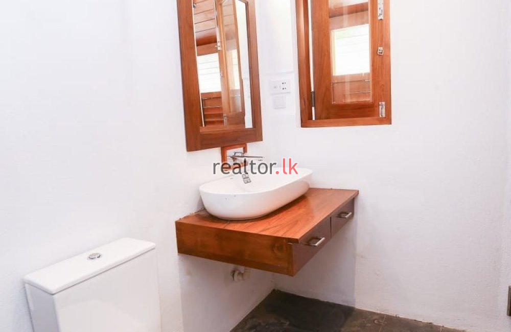 Sarana Road House For Rent