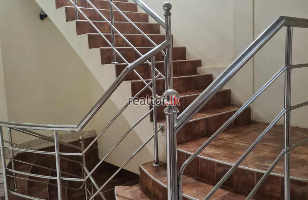 Three Story House In Indrajothi Rd Ratmalana