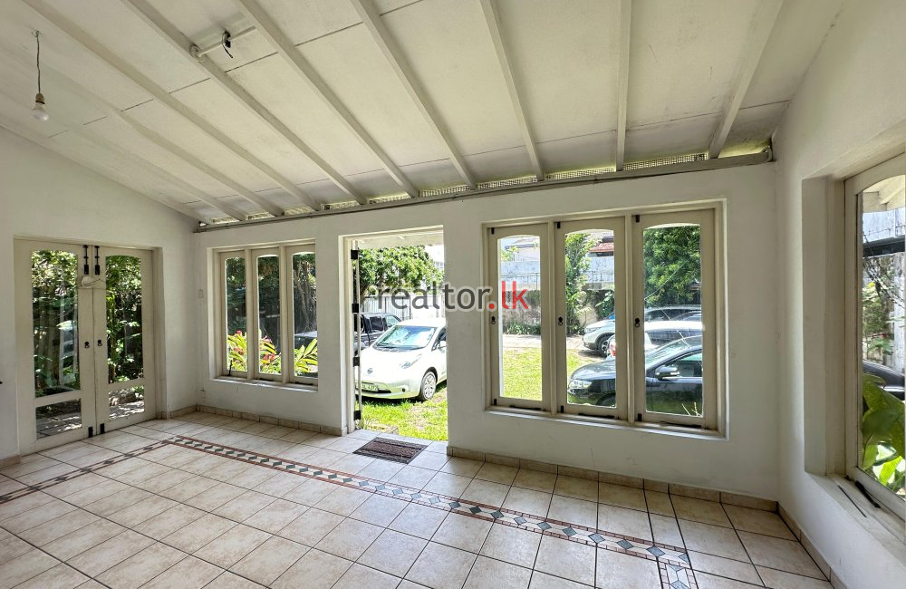 Land For Sale In Colombo 07 With A House