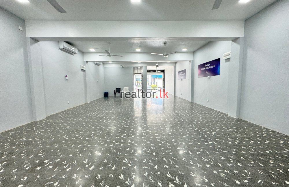 Showroom Space At Bauddhaloka Mw Bambalapitiya