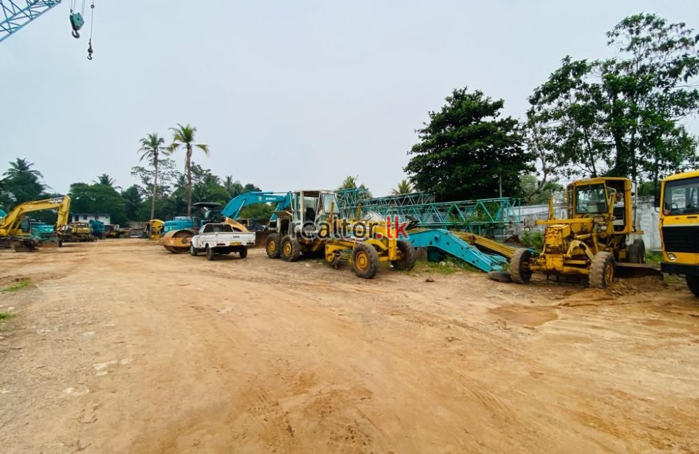 Land For Sale At Awissawella Rd Kaduwela