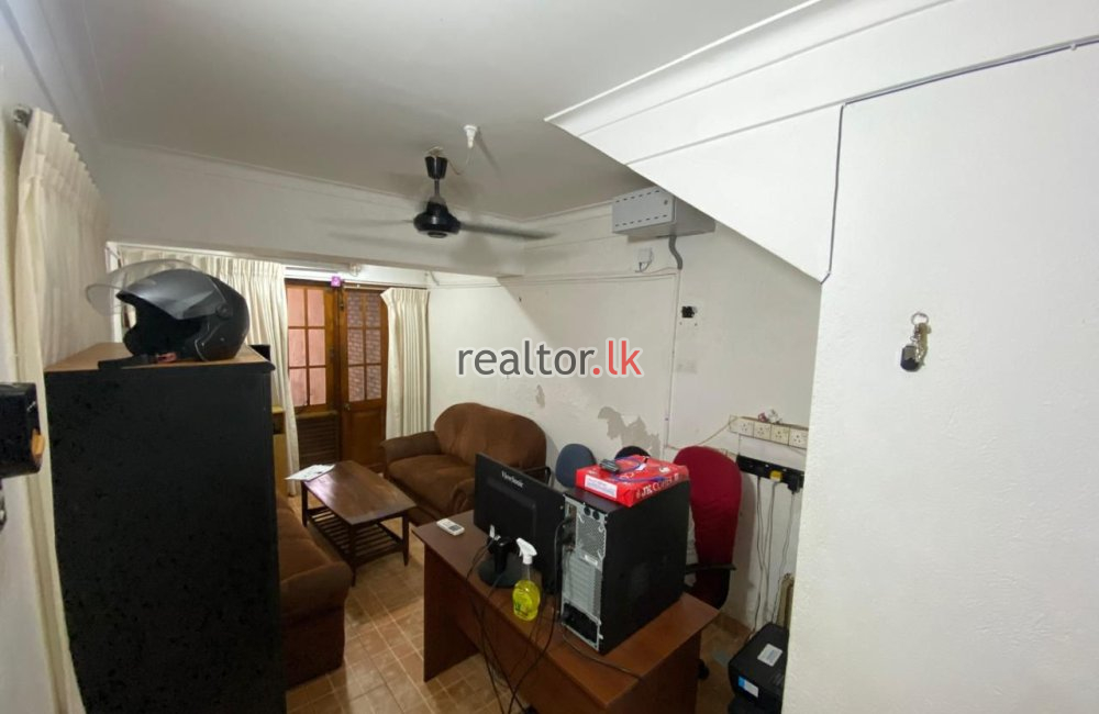 Two Storey House For Sale At Cross Rd Colombo 08