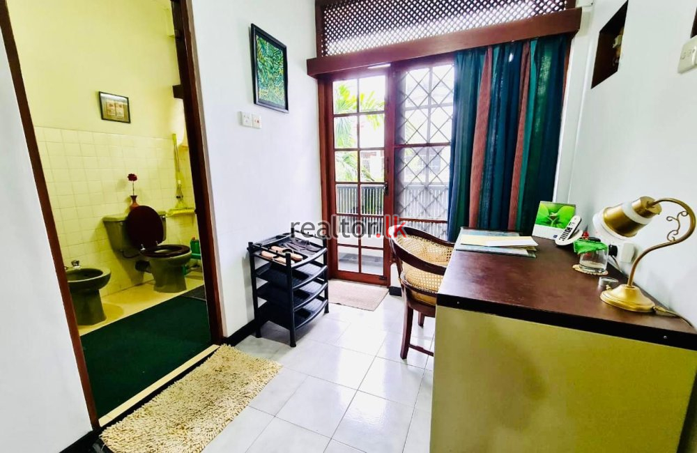 Three Bed House For Rent In Colombo 03