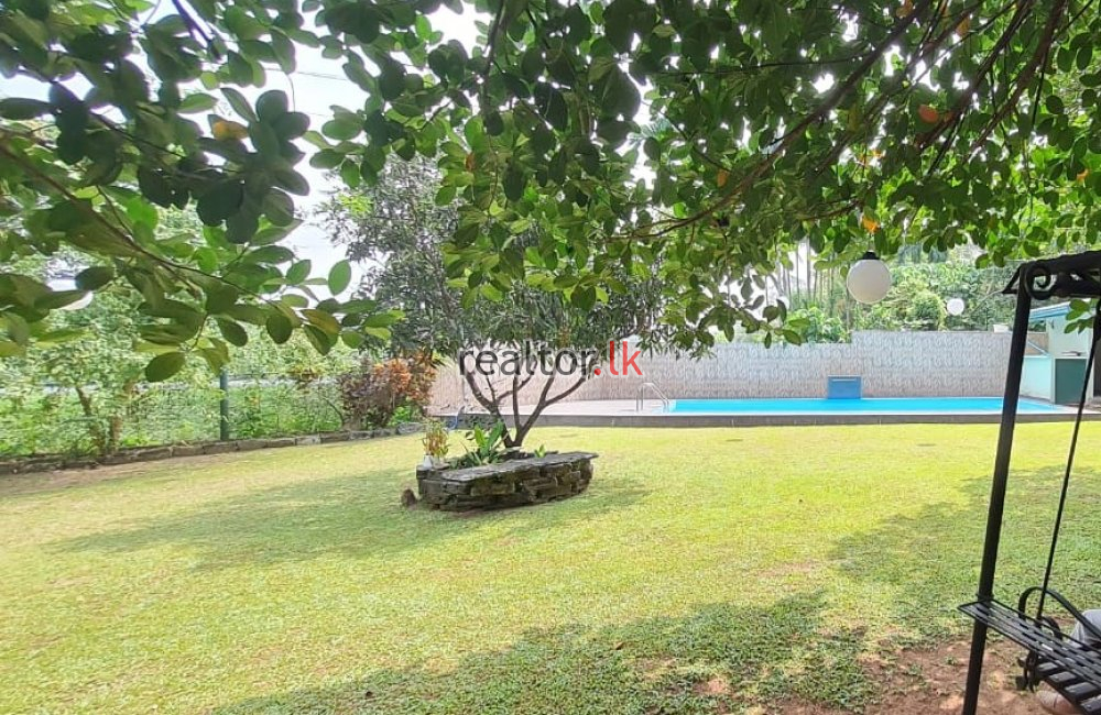 Villa For Rent At Lake Road Pelawatta