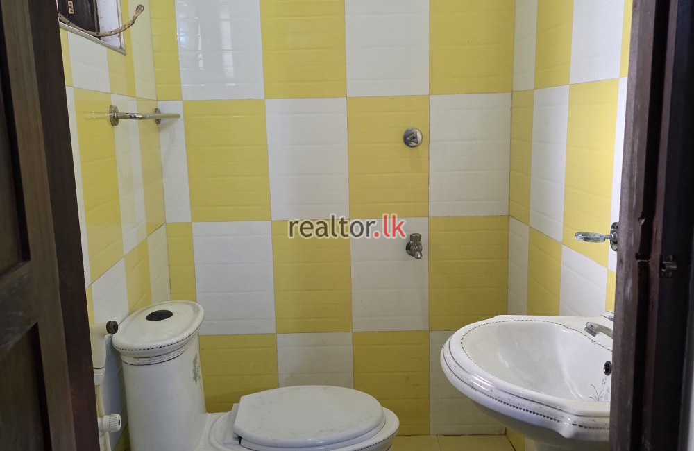 Unfurnished Apartment for Rent in Kalubowila