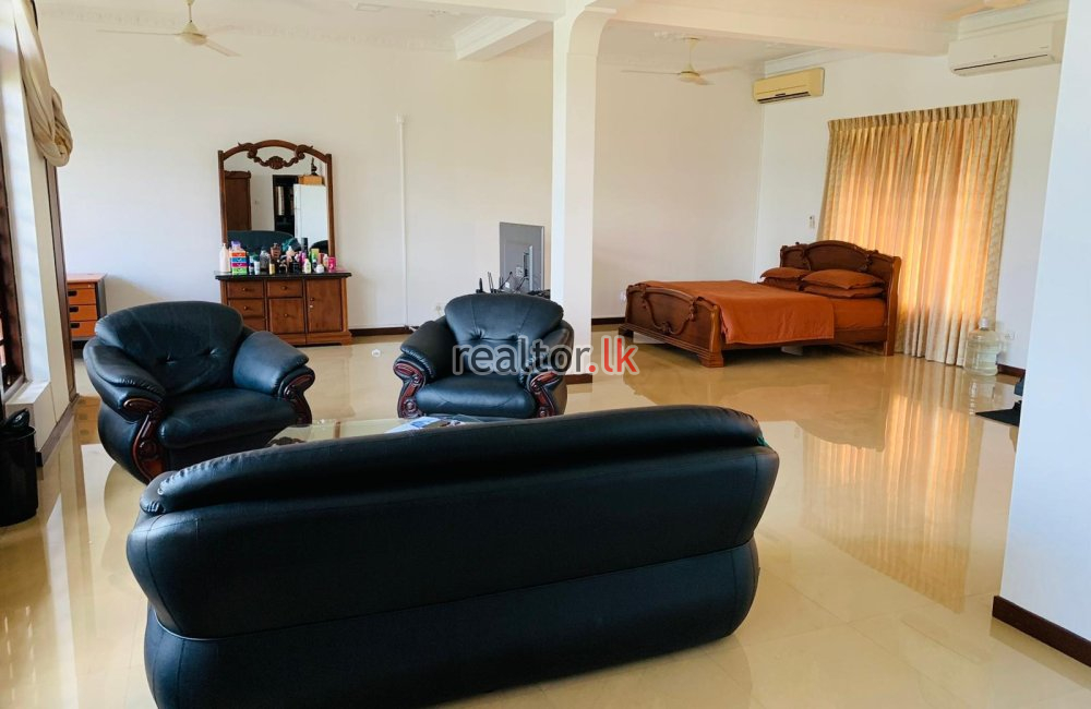 Lakefront House For Sale In Bolgoda