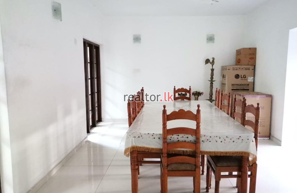Twin House For Rent In Bullers Lane Colombo 07