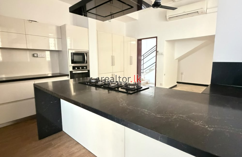 05 Bedroom Spacious House for Rent in Colombo 7