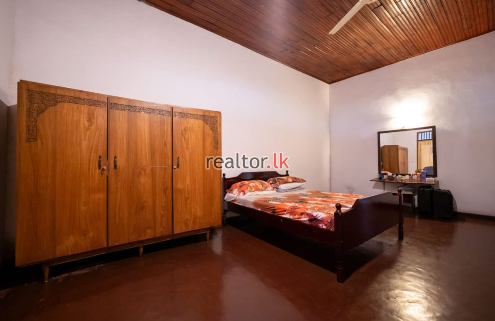 Two-Story House With Annex In Alwis Pl Colombo 13