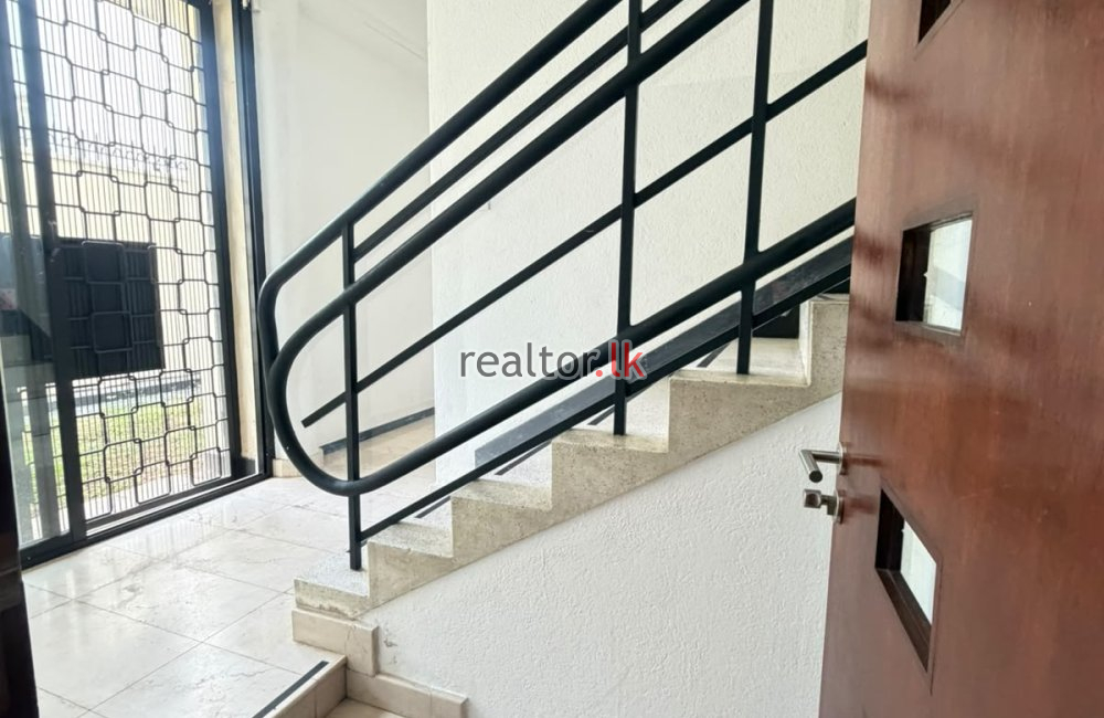 05 Bedroom Spacious House for Rent in Colombo 7