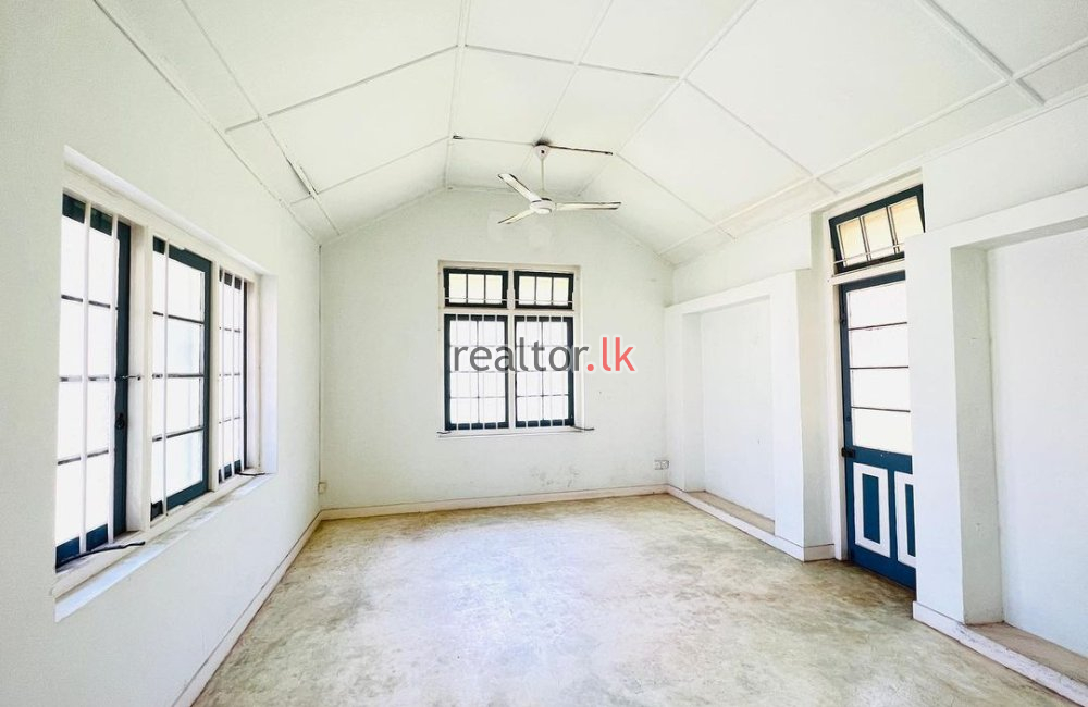 Colonial House For Rent In Colombo 5