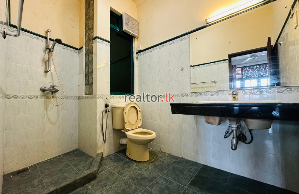 Five Bed House For Rent In Colombo 04