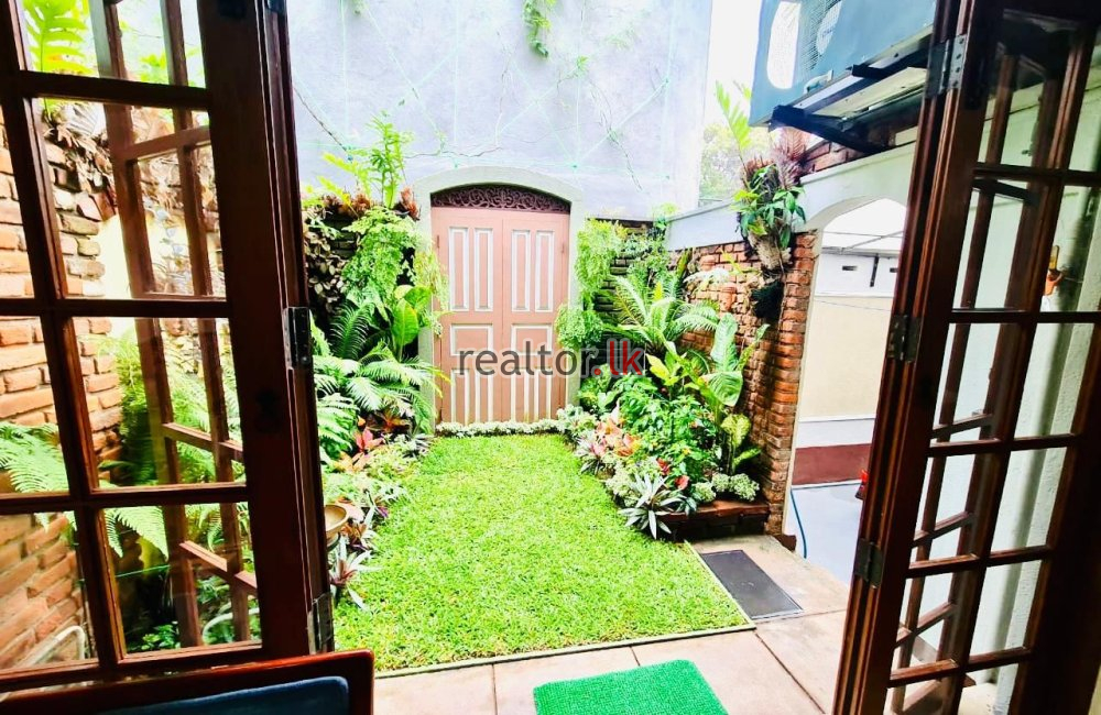 Three Bed House For Rent In Colombo 03