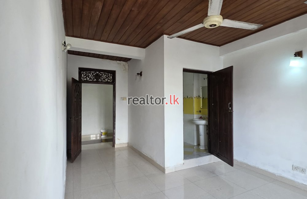 Unfurnished Apartment for Rent in Kalubowila