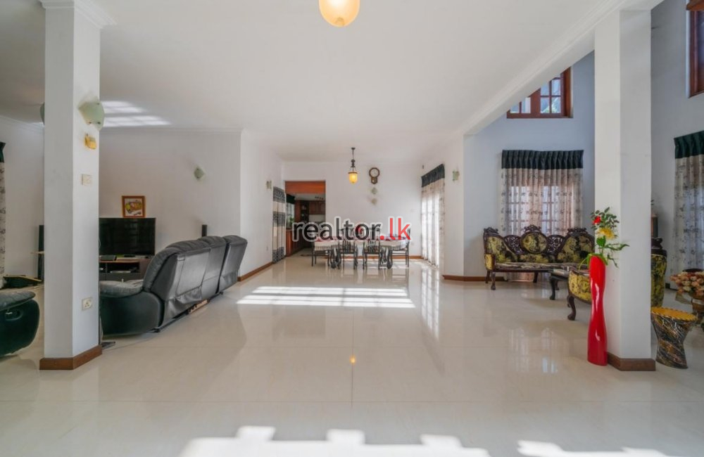 House For Sale In Woodland Avenue Nugegoda