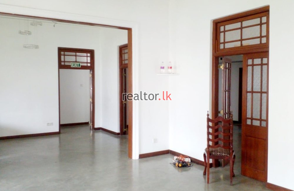 Two Storied House For Rent In Colombo 04
