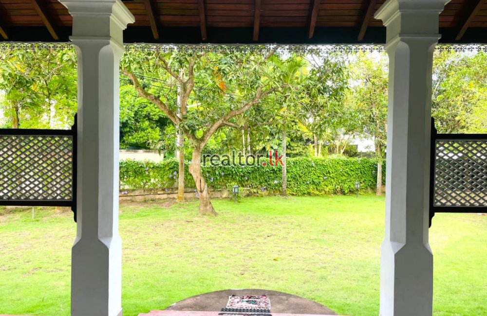 Colonial Type House For Sale At Heenpendala Galle