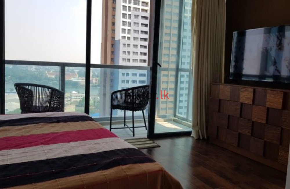 Three Bed At Capitol Twin Peaks