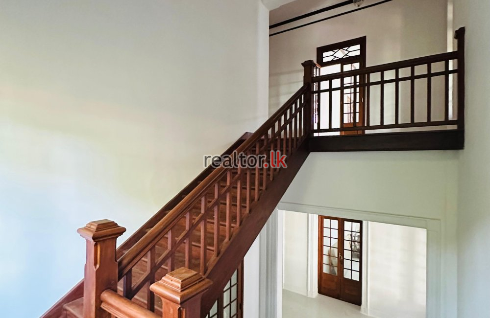 Grand Colonial House For Rent In Colombo 03