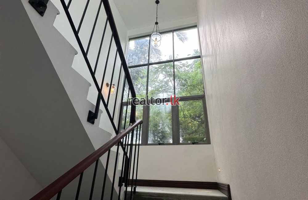 Luxury Golf View House For Rent In Colombo 08