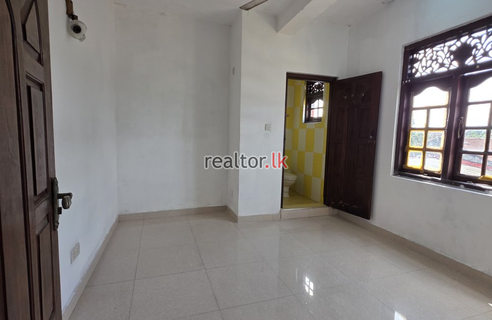 Unfurnished Apartment for Rent in Kalubowila