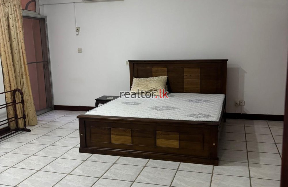 Three Bed For Sale At Queen\'s Court Apartments