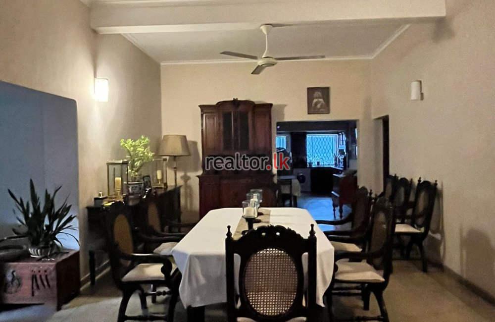 Two Story House For Sale In Off Park Rd Colombo 5